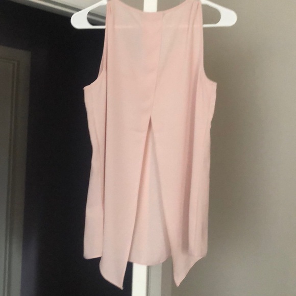 Pale pink dress tank with an open slit in the back - Picture 2 of 2